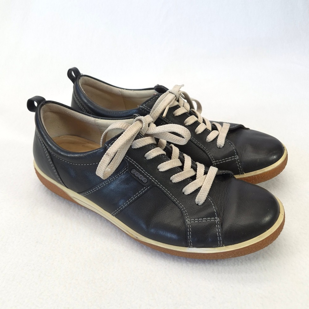ECCO Leather Sneakers Black Sz 38 Walking Shoes Casual Comfort Gorpcore Minimal